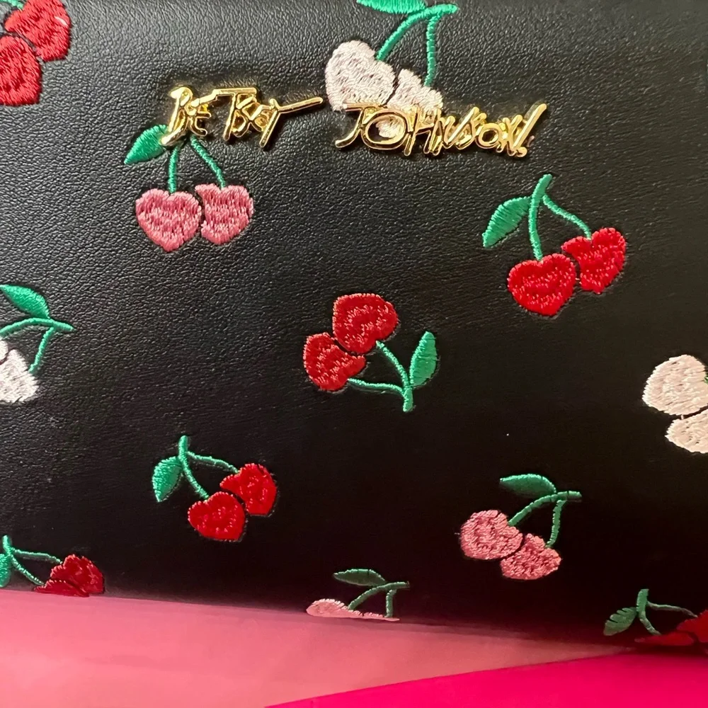 Betsey Johnson Large Travel clutch / Wristlet NWT - Picture 5 of 8